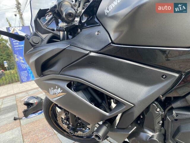Серый Кавасаки EX 650, объемом двигателя 0.65 л и пробегом 14 тыс. км за 7300 $, фото 5 на Automoto.ua