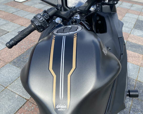 Серый Кавасаки EX 650, объемом двигателя 0.65 л и пробегом 14 тыс. км за 7300 $, фото 10 на Automoto.ua