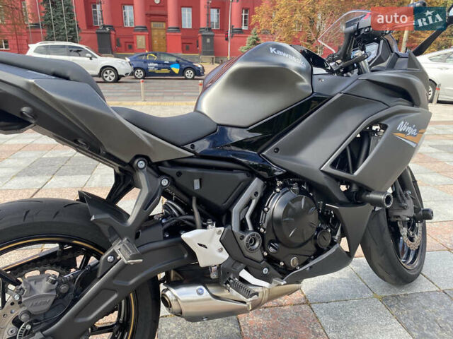 Серый Кавасаки EX 650, объемом двигателя 0.65 л и пробегом 14 тыс. км за 7300 $, фото 8 на Automoto.ua