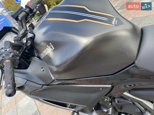 Серый Кавасаки EX 650, объемом двигателя 0.65 л и пробегом 14 тыс. км за 7300 $, фото 6 на Automoto.ua