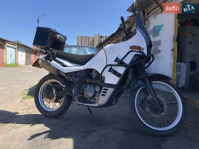 Кавасакі KLR 650 1992 у Києві на Automoto.ua Білий Кавасакі KLR 650, об'ємом двигуна 0.65 л та пробігом 90 тис. км за 3000 $, фото 5 на Automoto.ua