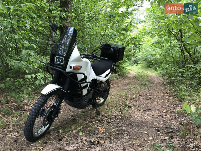 Кавасакі KLR 650 1992 у Києві на Automoto.ua Білий Кавасакі KLR 650, об'ємом двигуна 0.65 л та пробігом 90 тис. км за 3000 $, фото 2 на Automoto.ua