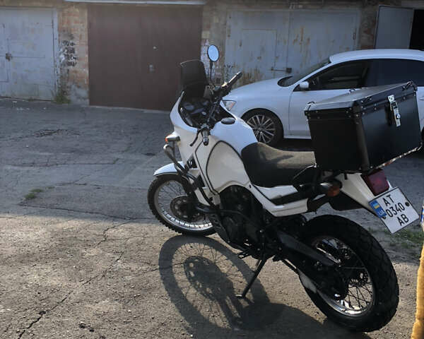 Кавасакі KLR 650 1992 у Києві на Automoto.ua Білий Кавасакі KLR 650, об'ємом двигуна 0.65 л та пробігом 90 тис. км за 3000 $, фото 1 на Automoto.ua