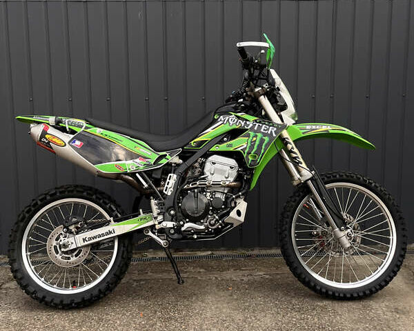 Зеленый Кавасаки KLX 250, объемом двигателя 0.25 л и пробегом 28 тыс. км за 4200 $, фото 1 на Automoto.ua