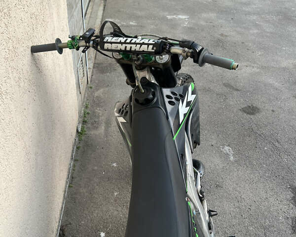 Чорний Кавасакі KX 250F, об'ємом двигуна 0 л та пробігом 1 тис. км за 2500 $, фото 7 на Automoto.ua