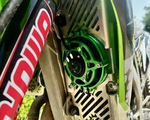 Зеленый Кавасаки KX 450F, объемом двигателя 0.45 л и пробегом 120 тыс. км за 6000 $, фото 7 на Automoto.ua