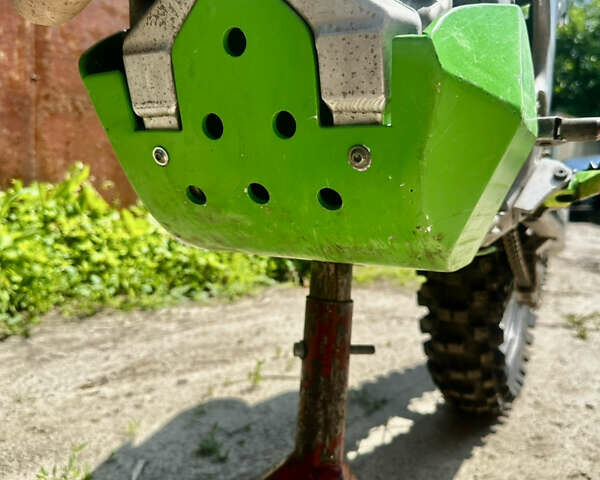 Зеленый Кавасаки KX 450F, объемом двигателя 0.45 л и пробегом 120 тыс. км за 6000 $, фото 8 на Automoto.ua