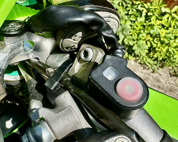 Зеленый Кавасаки KX 450F, объемом двигателя 0.45 л и пробегом 120 тыс. км за 6000 $, фото 11 на Automoto.ua