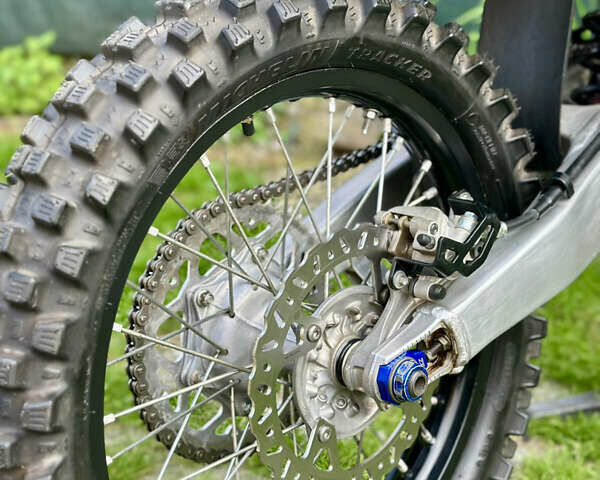 Зеленый Кавасаки KX 450F, объемом двигателя 0.45 л и пробегом 1 тыс. км за 6200 $, фото 8 на Automoto.ua