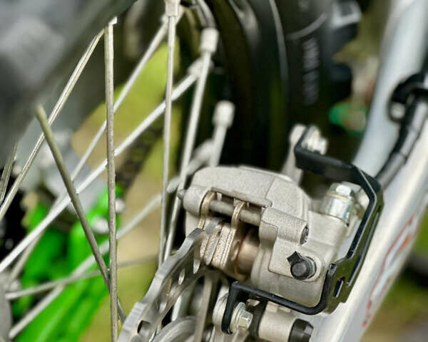 Зеленый Кавасаки KX 450F, объемом двигателя 0.45 л и пробегом 1 тыс. км за 6300 $, фото 6 на Automoto.ua