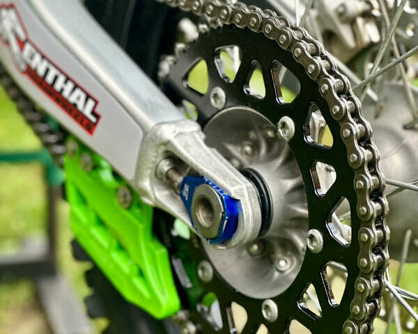 Зеленый Кавасаки KX 450F, объемом двигателя 0.45 л и пробегом 1 тыс. км за 6300 $, фото 8 на Automoto.ua