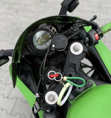 Зеленый Кавасаки Ninja 1000 ZX-10R, объемом двигателя 1 л и пробегом 10 тыс. км за 5500 $, фото 6 на Automoto.ua