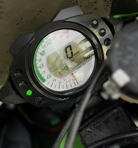 Зеленый Кавасаки Ninja 1000 ZX-10R, объемом двигателя 1 л и пробегом 10 тыс. км за 5500 $, фото 12 на Automoto.ua