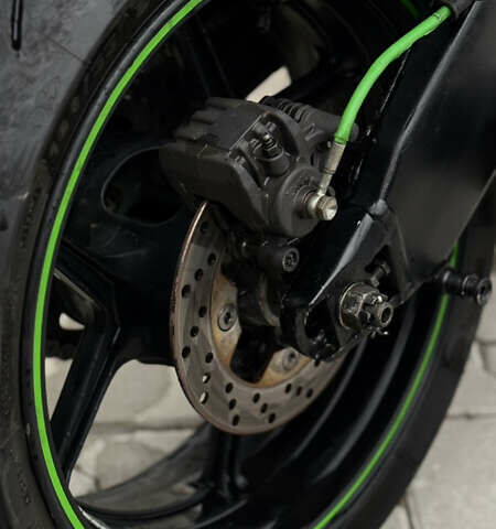 Зеленый Кавасаки Ninja 1000 ZX-10R, объемом двигателя 1 л и пробегом 10 тыс. км за 5500 $, фото 10 на Automoto.ua