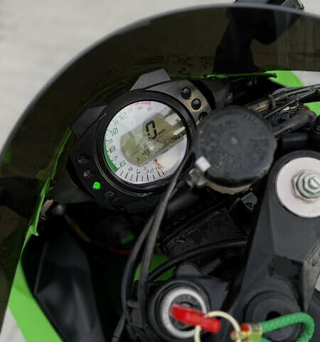 Зеленый Кавасаки Ninja 1000 ZX-10R, объемом двигателя 1 л и пробегом 10 тыс. км за 5500 $, фото 11 на Automoto.ua