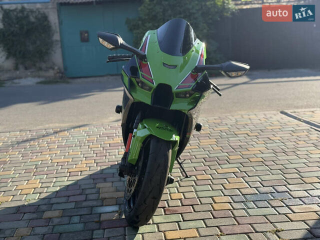 Зеленый Кавасаки Ninja 1000 ZX-10R, объемом двигателя 1 л и пробегом 3 тыс. км за 20000 $, фото 4 на Automoto.ua