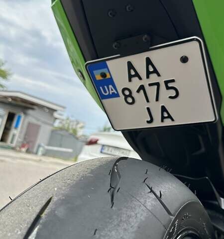 Зеленый Кавасаки Ninja 1000 ZX-10R, объемом двигателя 1 л и пробегом 1 тыс. км за 22999 $, фото 2 на Automoto.ua