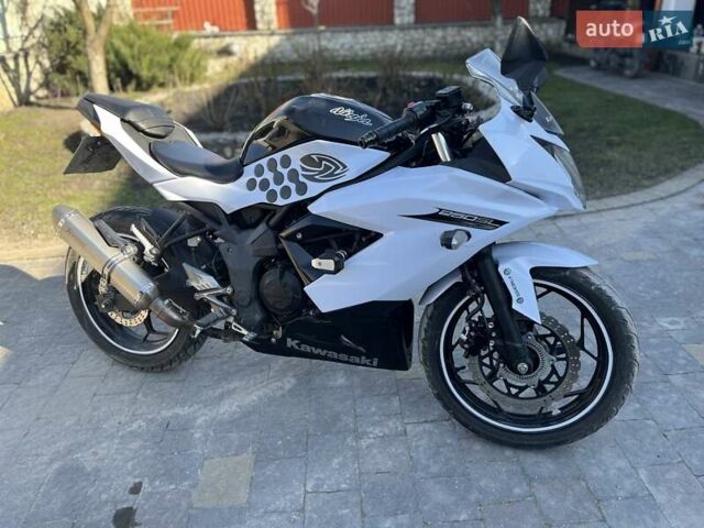Білий Кавасакі Ninja 250, об'ємом двигуна 0.25 л та пробігом 46 тис. км за 2800 $, фото 3 на Automoto.ua