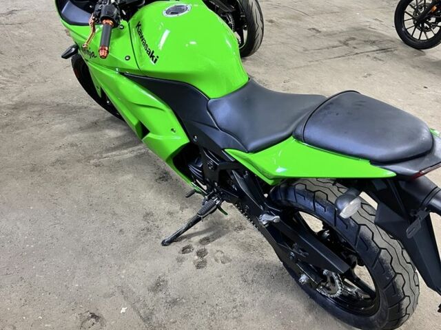 Кавасаки Ninja 250, объемом двигателя 0.25 л и пробегом 0 тыс. км за 2800 $, фото 3 на Automoto.ua