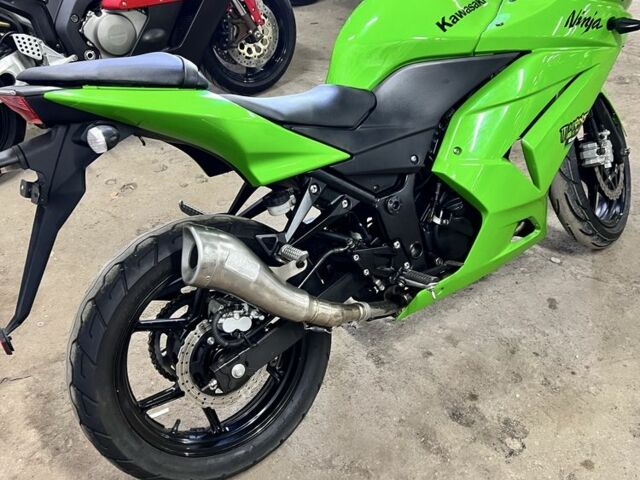 Кавасаки Ninja 250, объемом двигателя 0.25 л и пробегом 0 тыс. км за 2800 $, фото 2 на Automoto.ua