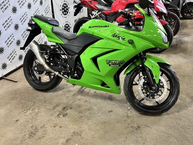 Кавасаки Ninja 250, объемом двигателя 0.25 л и пробегом 0 тыс. км за 2800 $, фото 1 на Automoto.ua
