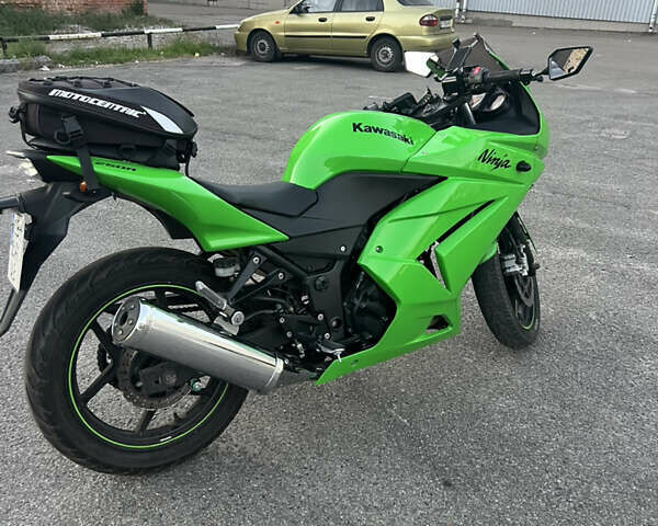 Зеленый Кавасаки Ninja 250, объемом двигателя 0.25 л и пробегом 17 тыс. км за 2500 $, фото 13 на Automoto.ua