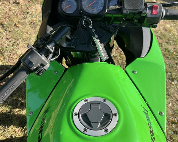 Зеленый Кавасаки Ninja 250, объемом двигателя 0.25 л и пробегом 17 тыс. км за 2500 $, фото 2 на Automoto.ua