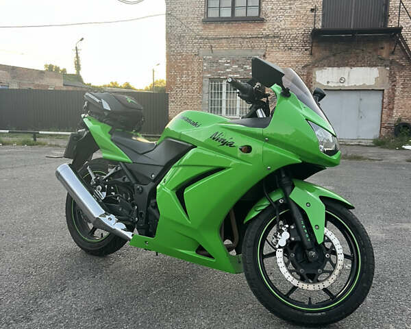 Зеленый Кавасаки Ninja 250, объемом двигателя 0.25 л и пробегом 17 тыс. км за 2500 $, фото 14 на Automoto.ua