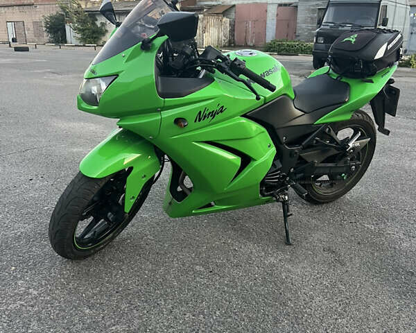 Зеленый Кавасаки Ninja 250, объемом двигателя 0.25 л и пробегом 17 тыс. км за 2500 $, фото 9 на Automoto.ua