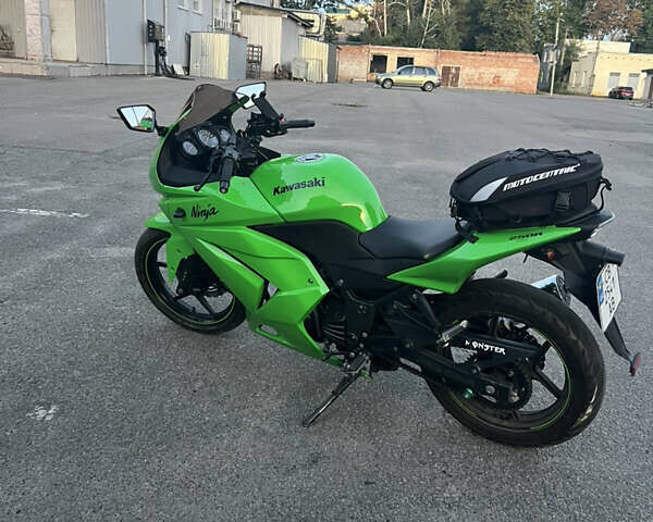 Зеленый Кавасаки Ninja 250, объемом двигателя 0.25 л и пробегом 17 тыс. км за 2500 $, фото 4 на Automoto.ua