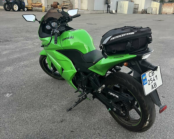 Зеленый Кавасаки Ninja 250, объемом двигателя 0.25 л и пробегом 17 тыс. км за 2500 $, фото 11 на Automoto.ua
