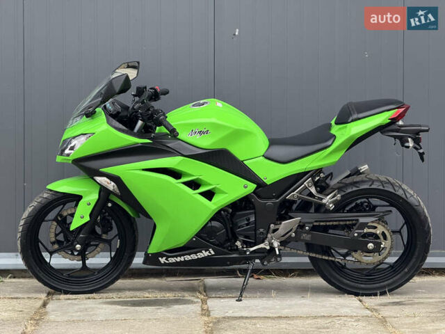 Зеленый Кавасаки Ninja 250, объемом двигателя 0.25 л и пробегом 10 тыс. км за 3800 $, фото 3 на Automoto.ua