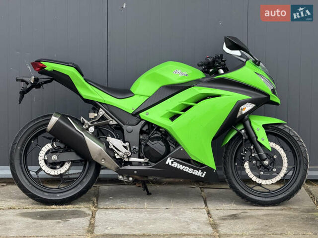 Зеленый Кавасаки Ninja 250, объемом двигателя 0.25 л и пробегом 10 тыс. км за 3800 $, фото 2 на Automoto.ua