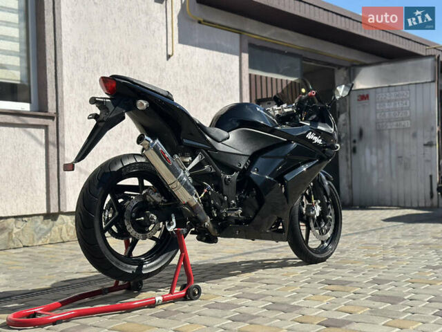 Черный Кавасаки Ninja 250R, объемом двигателя 0.25 л и пробегом 30 тыс. км за 2900 $, фото 5 на Automoto.ua