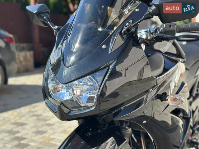 Черный Кавасаки Ninja 250R, объемом двигателя 0.25 л и пробегом 30 тыс. км за 2900 $, фото 1 на Automoto.ua