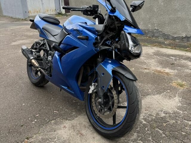 Кавасакі Ninja 250R, об'ємом двигуна 0.25 л та пробігом 0 тис. км за 1600 $, фото 2 на Automoto.ua