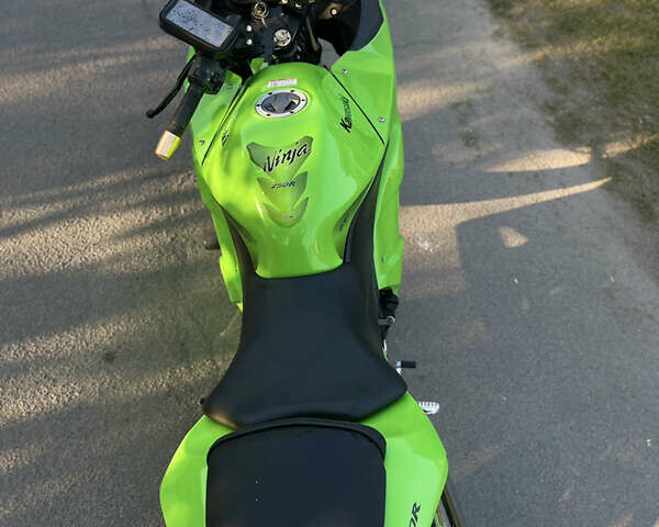 Зелений Кавасакі Ninja 250R, об'ємом двигуна 0.25 л та пробігом 24 тис. км за 3000 $, фото 5 на Automoto.ua
