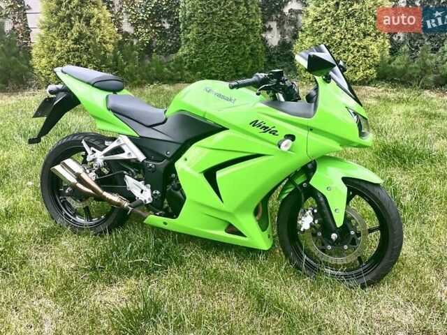 Зеленый Кавасаки Ninja 250R, объемом двигателя 0.25 л и пробегом 24 тыс. км за 5500 $, фото 2 на Automoto.ua