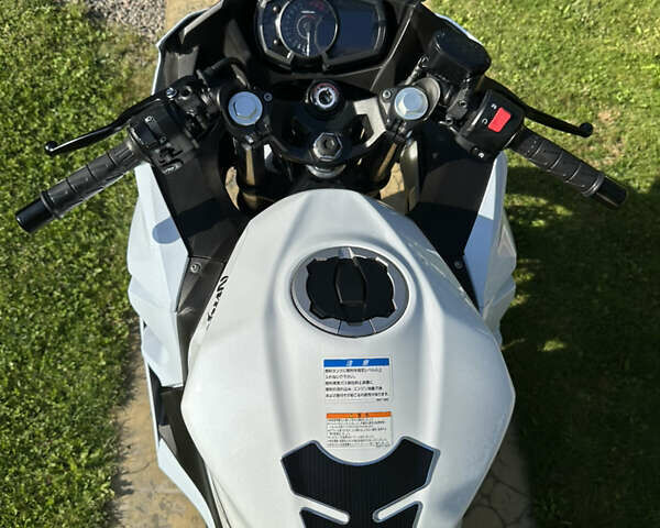 Белый Кавасаки Ninja 400, объемом двигателя 0.4 л и пробегом 4 тыс. км за 6500 $, фото 5 на Automoto.ua