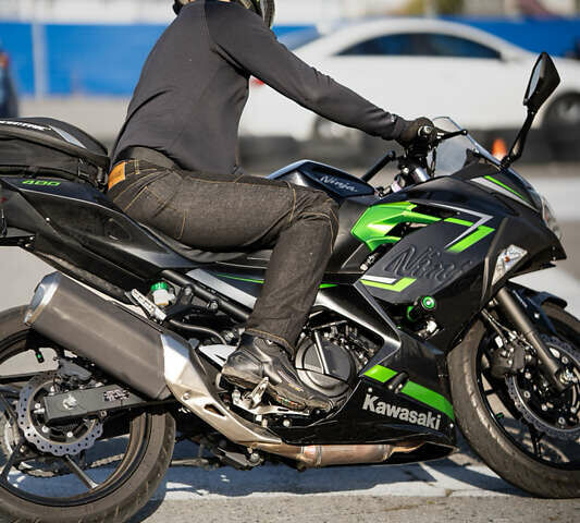 Черный Кавасаки Ninja 400, объемом двигателя 0.4 л и пробегом 12 тыс. км за 6500 $, фото 2 на Automoto.ua