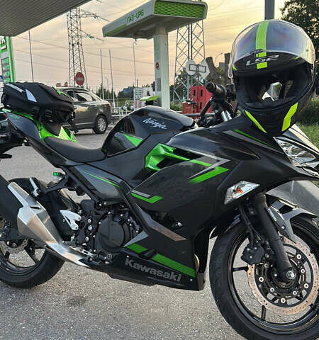 Черный Кавасаки Ninja 400, объемом двигателя 0.4 л и пробегом 12 тыс. км за 6500 $, фото 4 на Automoto.ua