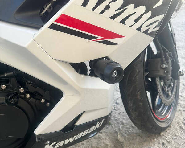 Черный Кавасаки Ninja 400, объемом двигателя 0.4 л и пробегом 8 тыс. км за 6200 $, фото 6 на Automoto.ua