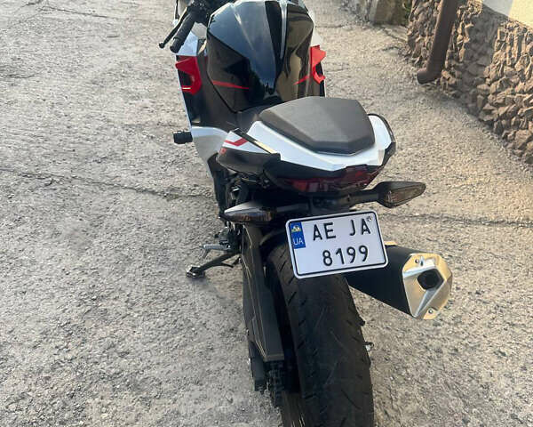 Черный Кавасаки Ninja 400, объемом двигателя 0.4 л и пробегом 8 тыс. км за 6200 $, фото 2 на Automoto.ua