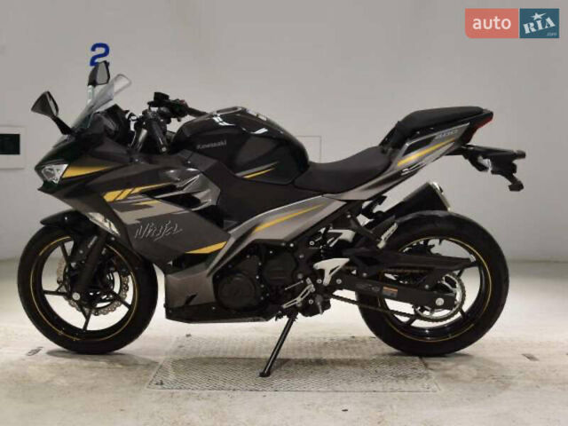 Черный Кавасаки Ninja 400, объемом двигателя 0.4 л и пробегом 10 тыс. км за 5700 $, фото 2 на Automoto.ua