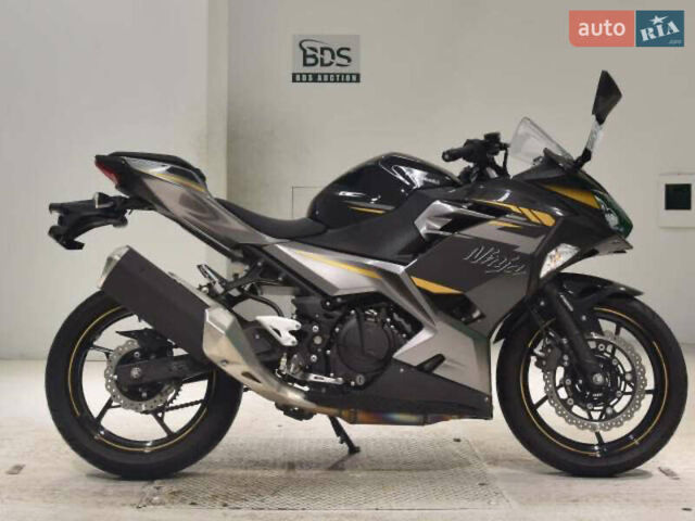 Черный Кавасаки Ninja 400, объемом двигателя 0.4 л и пробегом 10 тыс. км за 5700 $, фото 1 на Automoto.ua