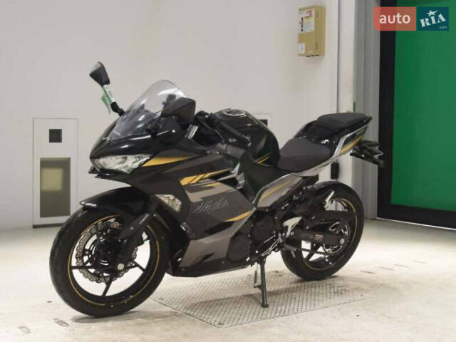 Черный Кавасаки Ninja 400, объемом двигателя 0.4 л и пробегом 10 тыс. км за 5700 $, фото 3 на Automoto.ua