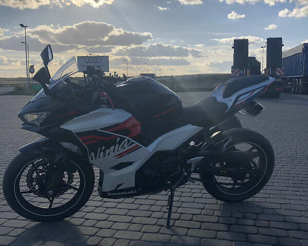Чорний Кавасакі Ninja 400, об'ємом двигуна 0.4 л та пробігом 27 тис. км за 5700 $, фото 1 на Automoto.ua