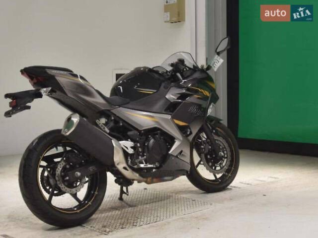 Черный Кавасаки Ninja 400, объемом двигателя 0.4 л и пробегом 10 тыс. км за 5700 $, фото 4 на Automoto.ua