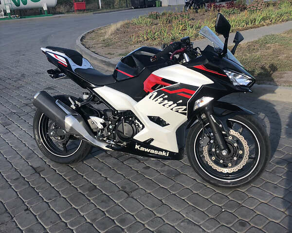 Чорний Кавасакі Ninja 400, об'ємом двигуна 0.4 л та пробігом 27 тис. км за 5700 $, фото 2 на Automoto.ua