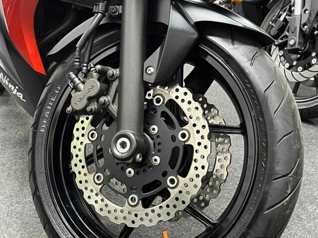 Кавасаки Ninja 400, объемом двигателя 0.4 л и пробегом 0 тыс. км за 4800 $, фото 13 на Automoto.ua